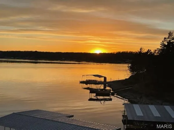 $1,150,000 | 18028 Bayview Lane, Rocky Mount, MO 65072