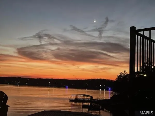 $1,150,000 | 18028 Bayview Lane, Rocky Mount, MO 65072