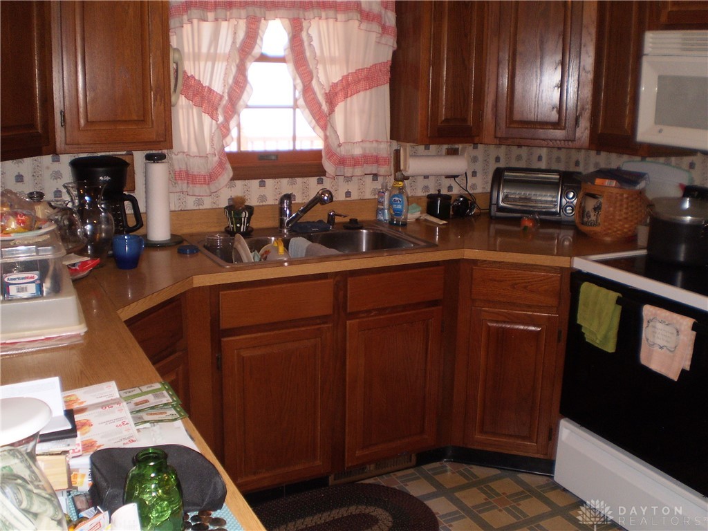 1086 Grange Hall Road Dayton, OH 45430 - Photo 9 of 15