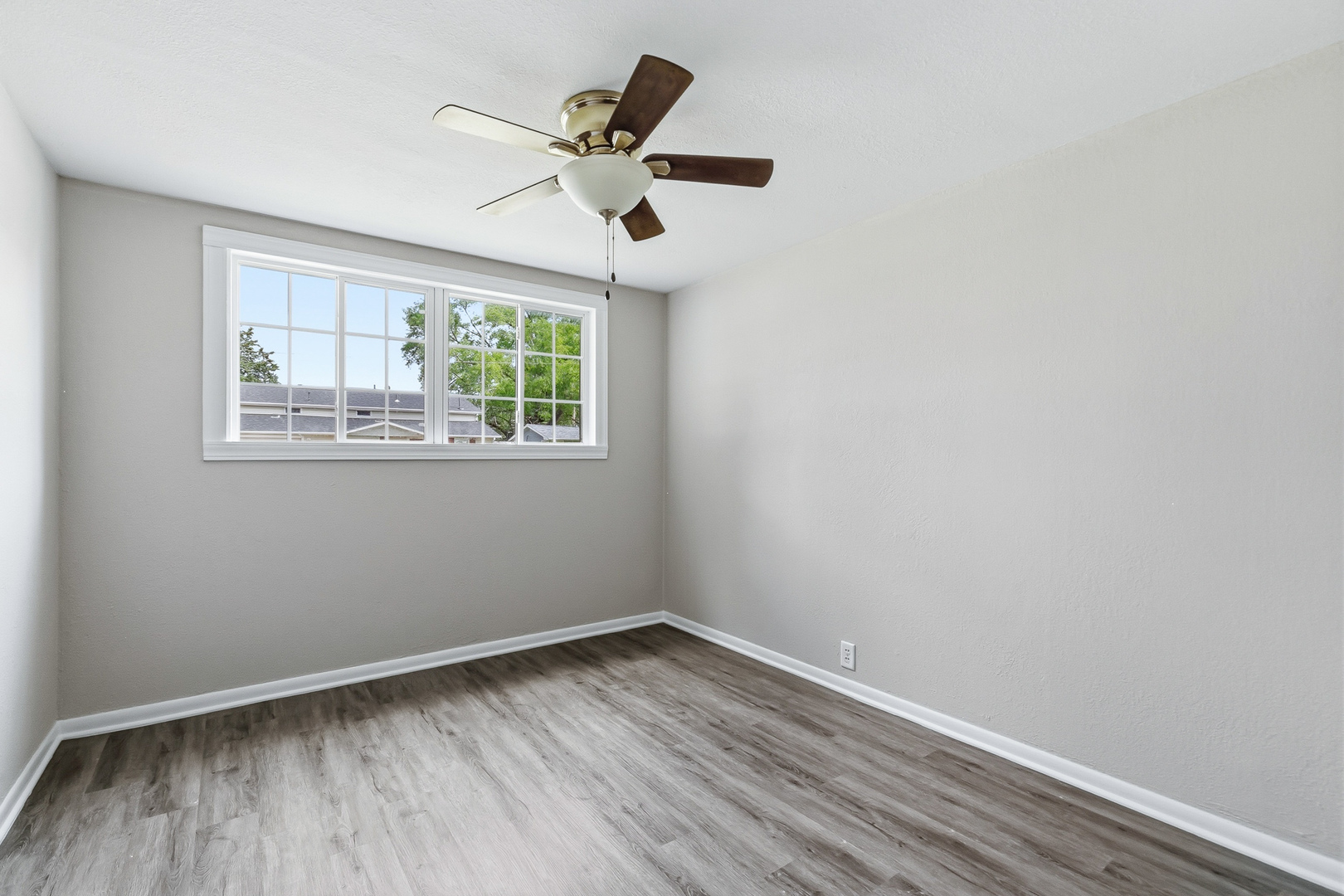 2306 9th Street Silvis, IL 61282 - Photo 31 of 32 an empty room with wooden floor and windows
