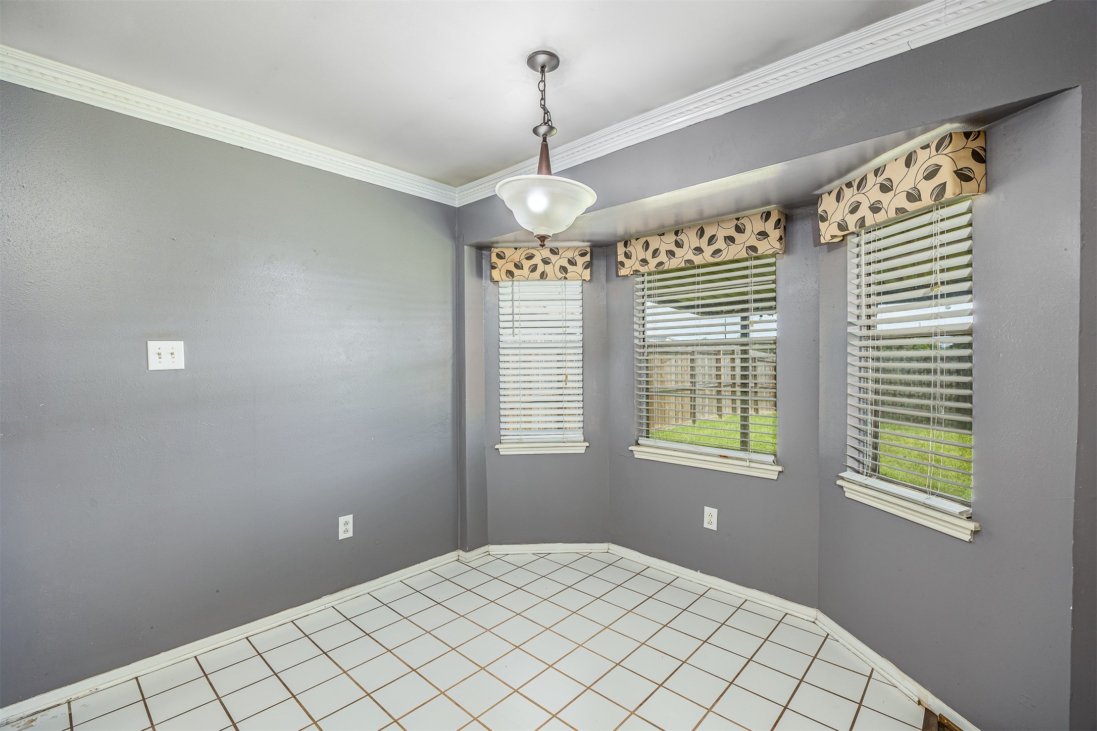 206 Kelly Lane Baytown, TX 77521 - Photo 19 of 38 Breakfast nook