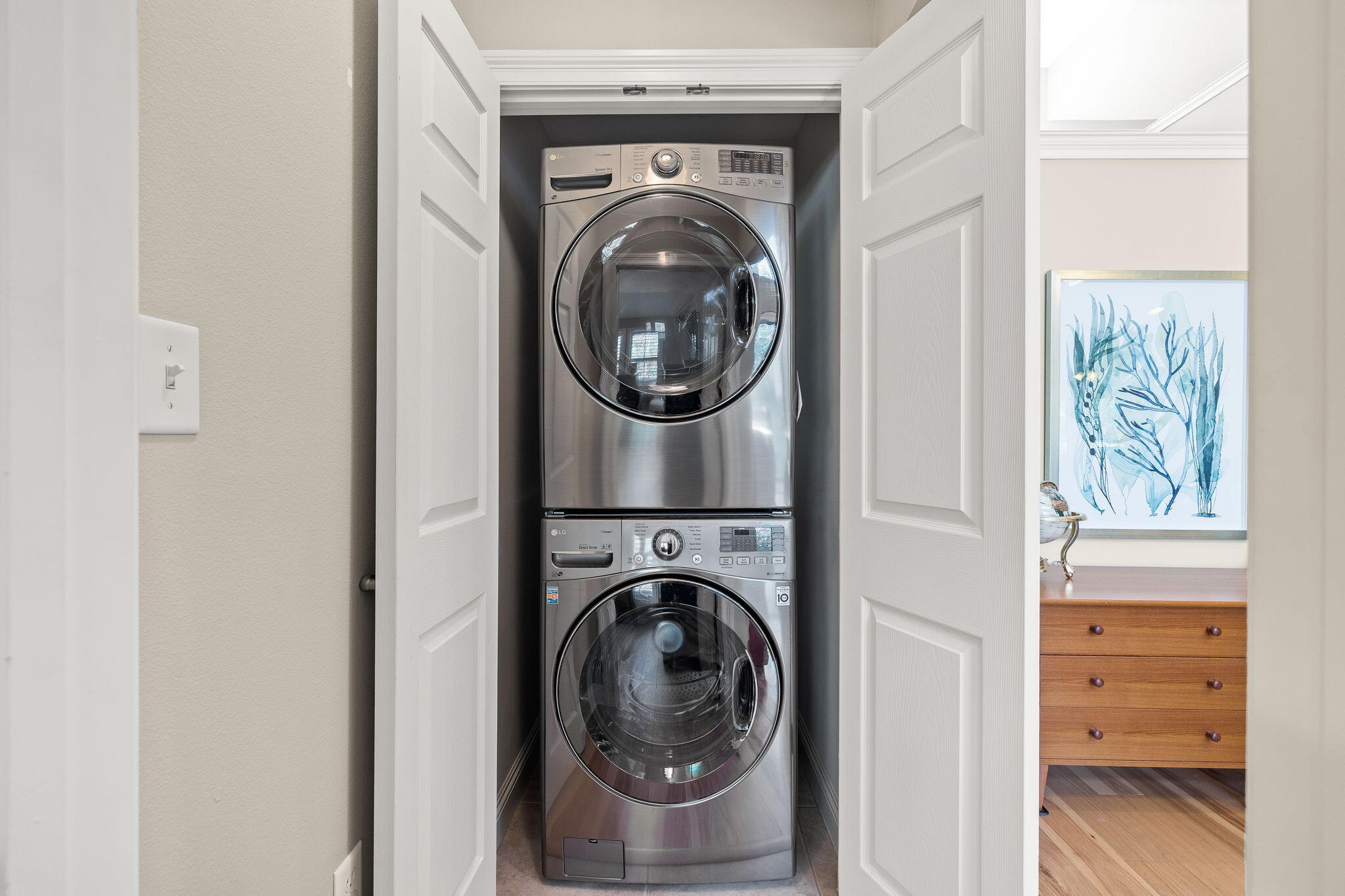 100 Gleneagles Drive Niceville, FL 32578 - Photo 28 of 60 a view of a bedroom with washer and dryer