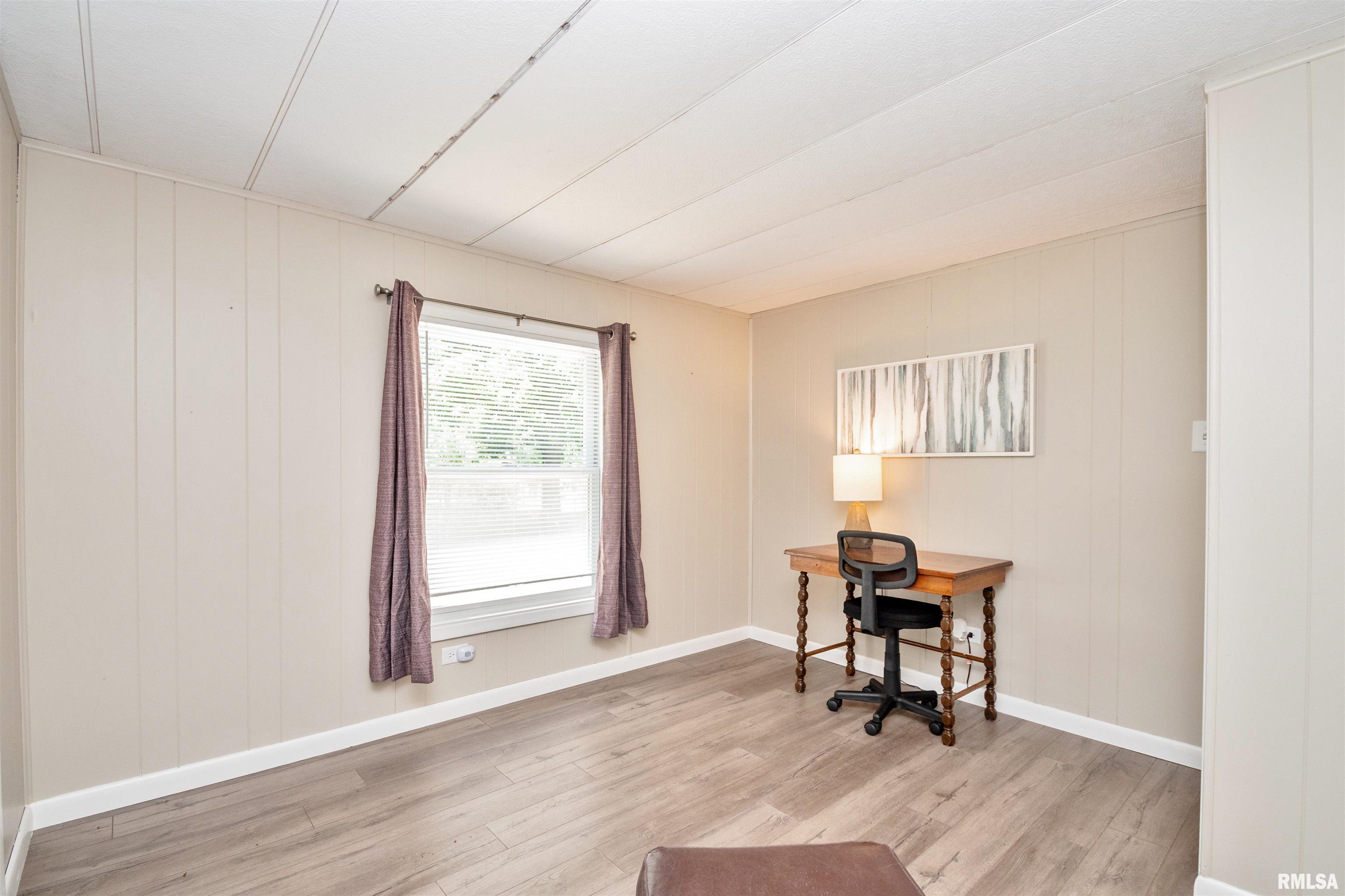 2401 Lakeview Road South Dahinda, IL 61428 - Photo 23 of 38