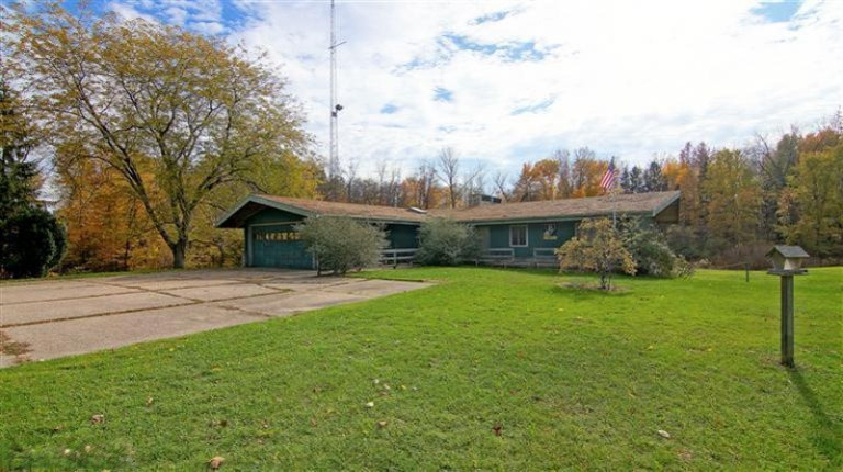 4860 Meadowbrook Road Benton Harbor, MI 49022 - Photo 1 of 17 Primary Photo