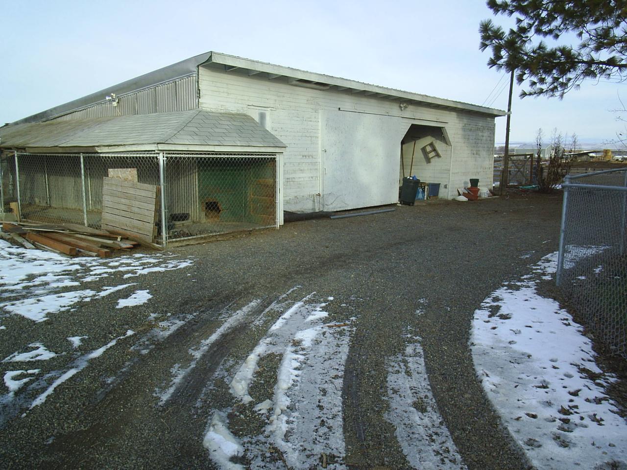 2131 Reeves Road Sunnyside, WA 98944 - Photo 2 of 5 a front view of a house