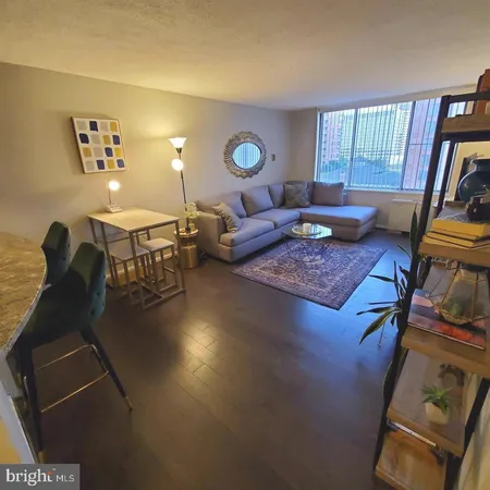 $1,880 | 11801 Rockville Pike, Unit 709, Rockville, MD 20852