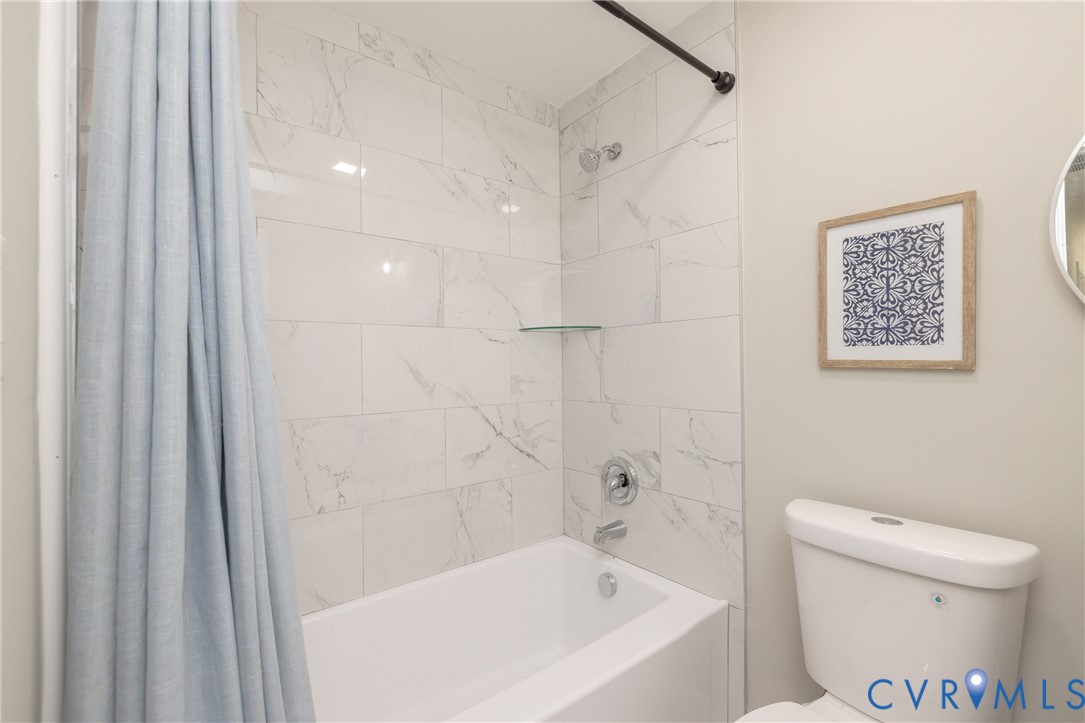 7272 Willson Road Henrico, VA 23231 - Photo 22 of 47 a bathroom with a bathtub and a toilet