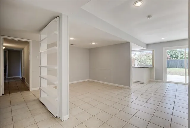 en empty room with windows and closet