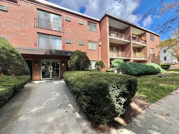 $2,950 | 33 Paul Street, Unit 3314, Newton, MA 02459