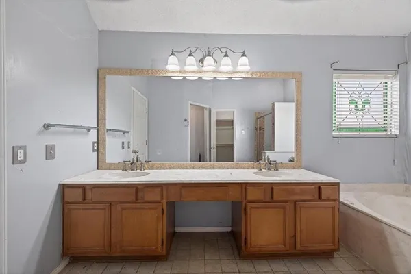 $1,925 | 920 Danforth Place, Arlington, TX 76017