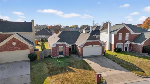 $1,925 | 920 Danforth Place, Arlington, TX 76017