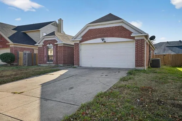 $1,925 | 920 Danforth Place, Arlington, TX 76017