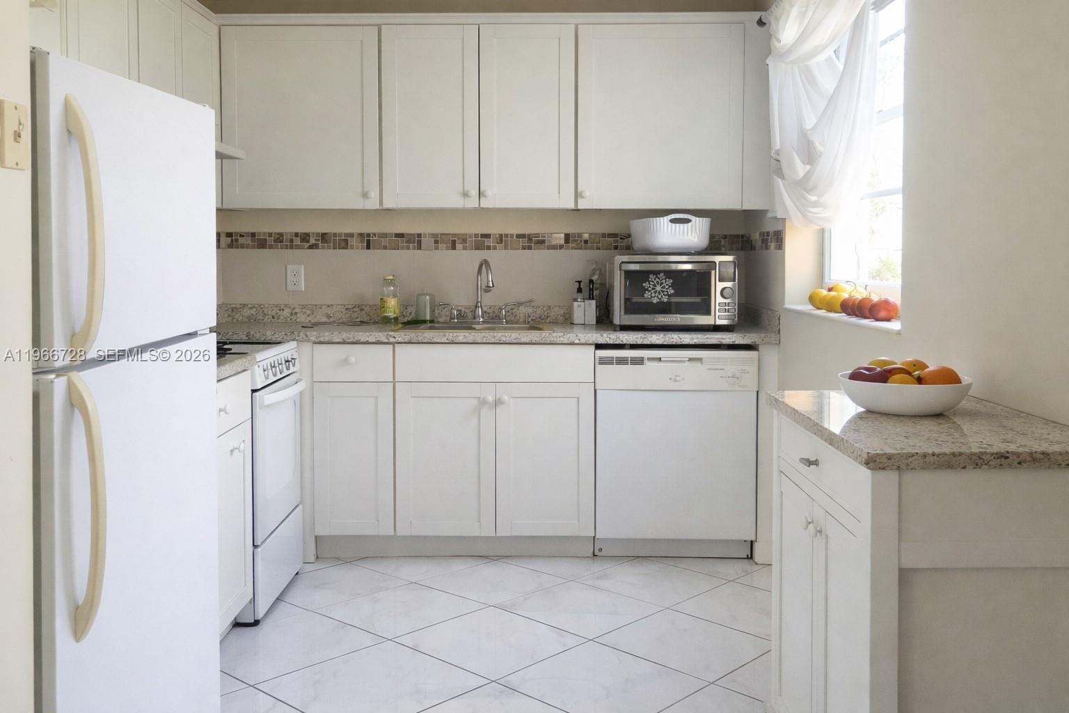 354 Mansfield I, Unit 354 Boca Raton, FL 33434 - Photo 2 of 16