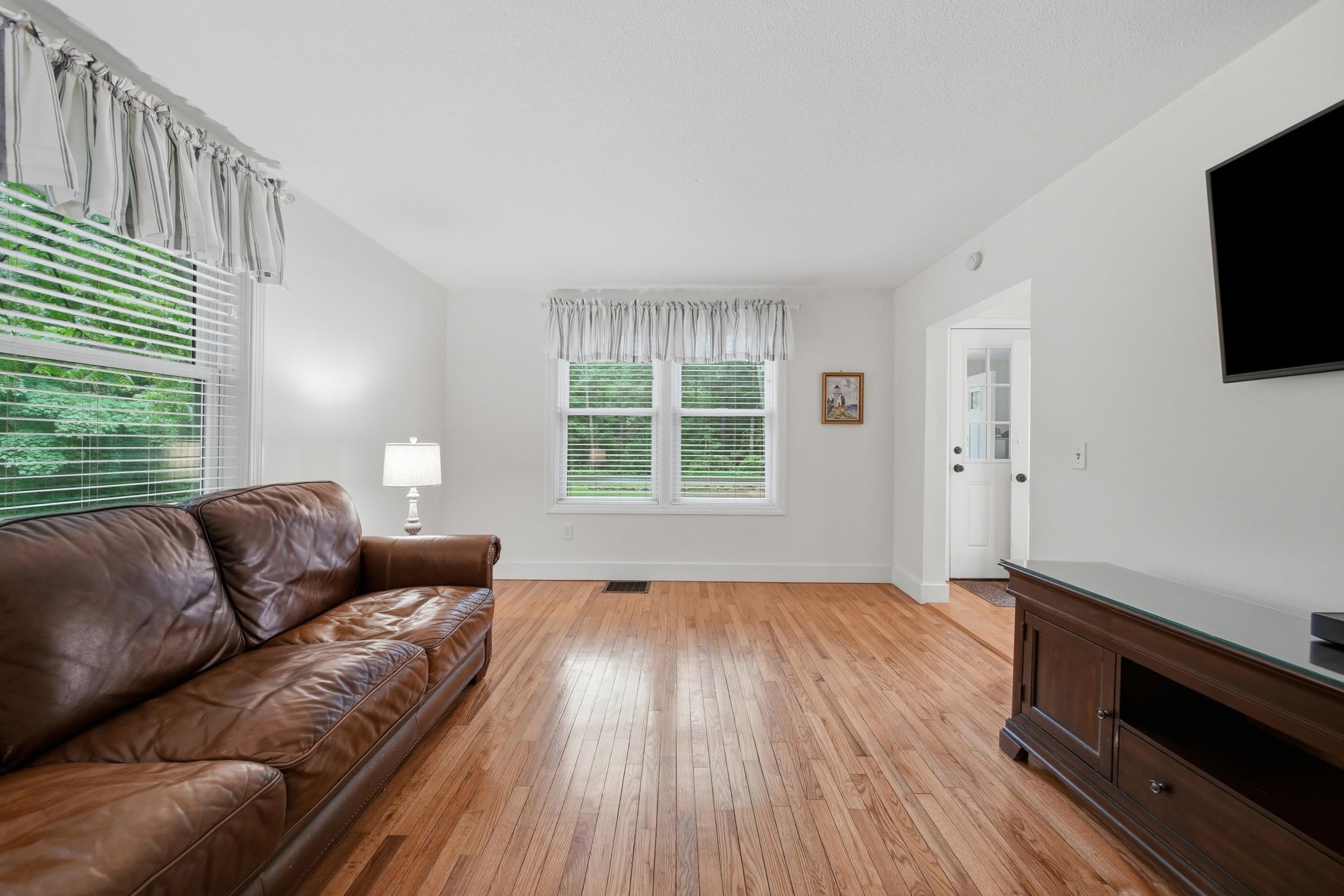 288 Island Pond Road Derry, NH 03038 - Photo 16 of 46