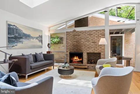 $1,540,000 | 8034 Park Overlook Drive, Bethesda, MD 20817