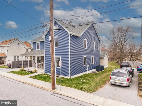 $3,200 | 411 James Street, Honey Brook, PA 19344