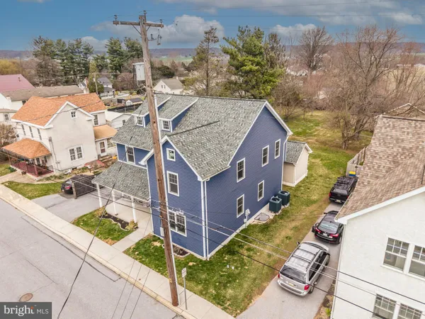 $3,200 | 411 James Street, Honey Brook, PA 19344
