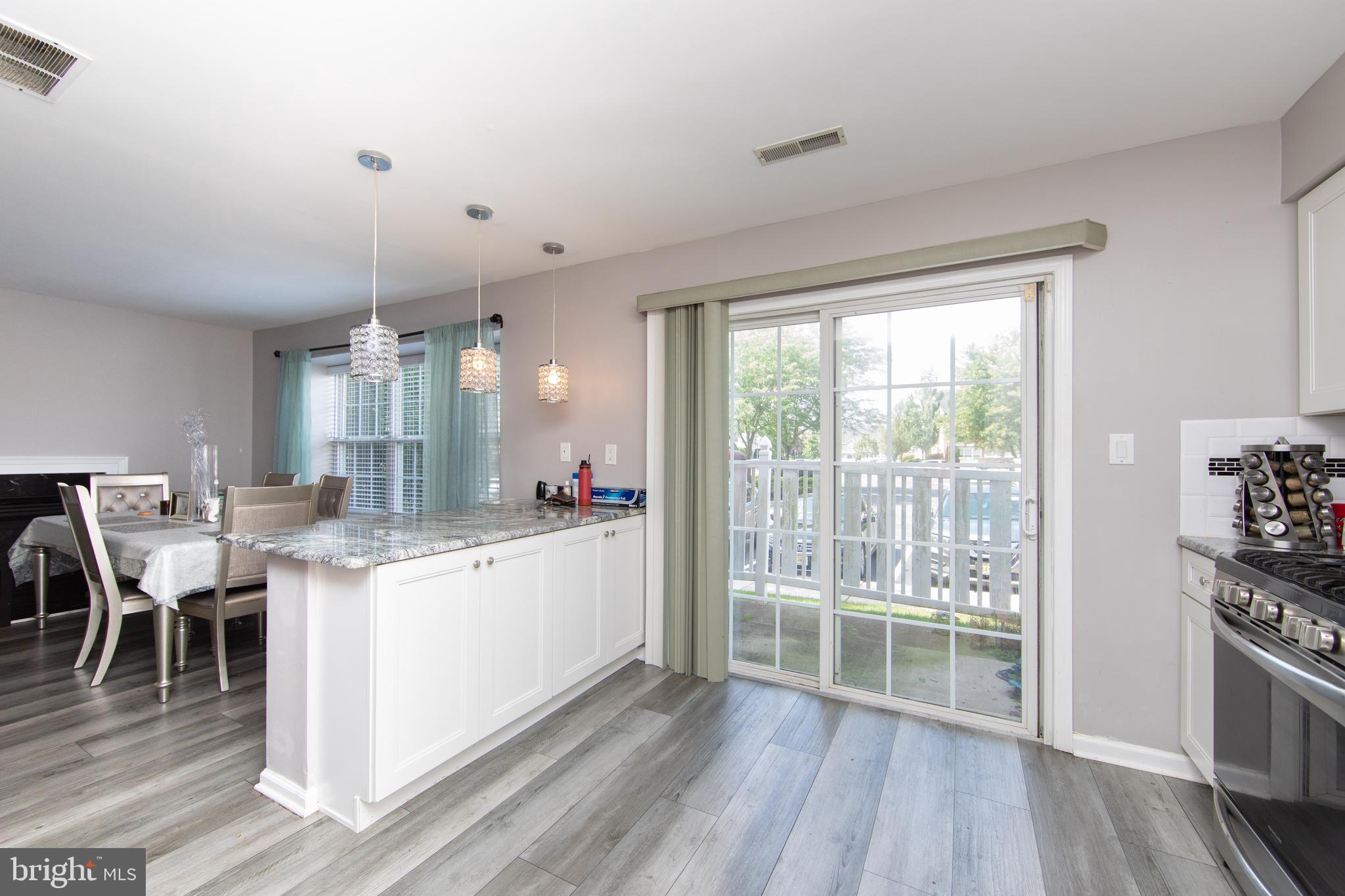 304 Coventry Way Mount Laurel, NJ 08054 - Photo 10 of 32 Eat-In Kitchen