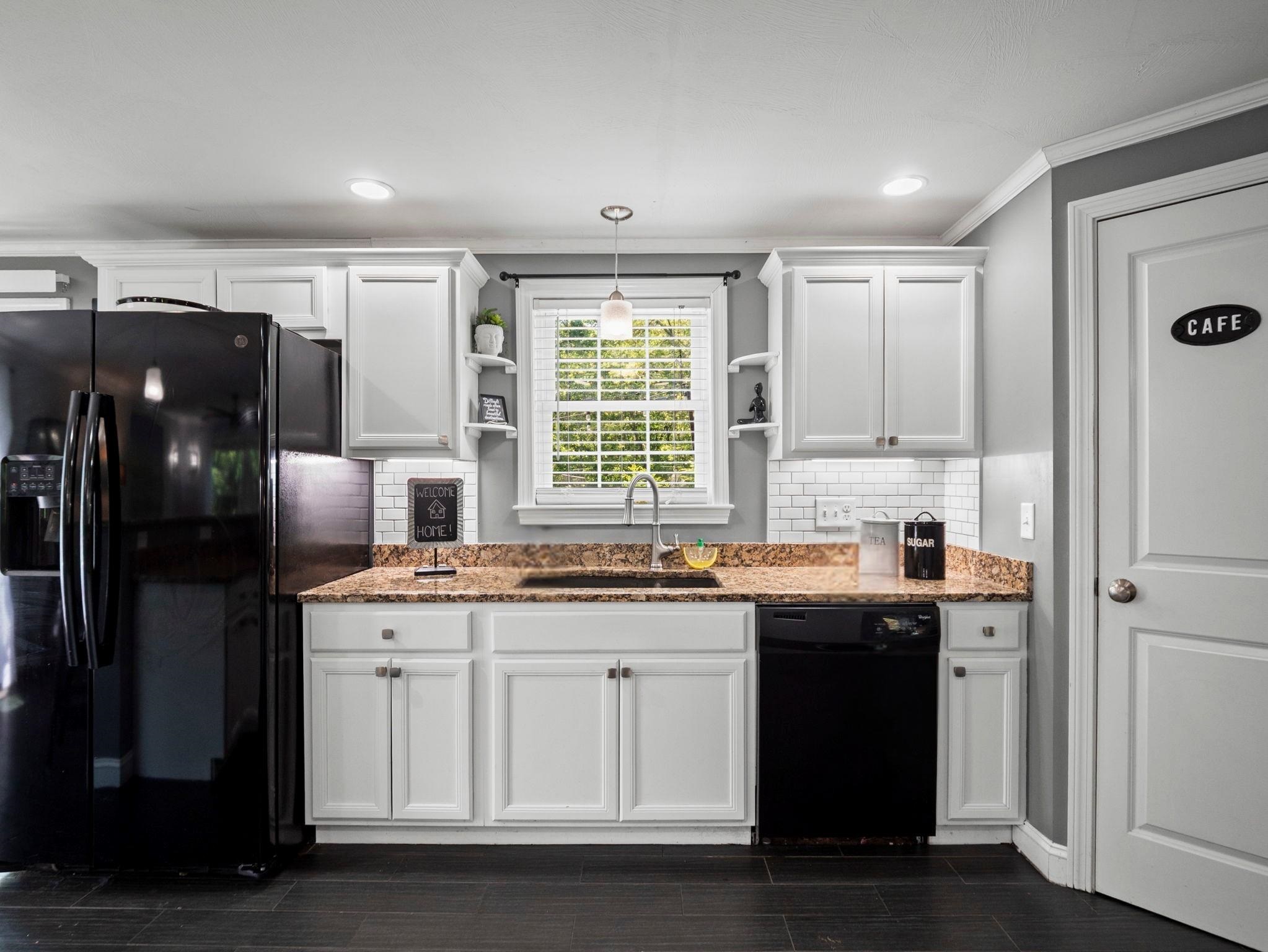 20 Lawrence Road Derry, NH 03038 - Photo 15 of 46