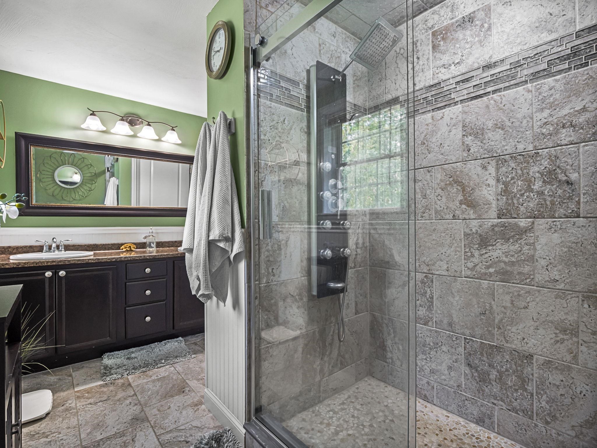 20 Lawrence Road Derry, NH 03038 - Photo 25 of 46