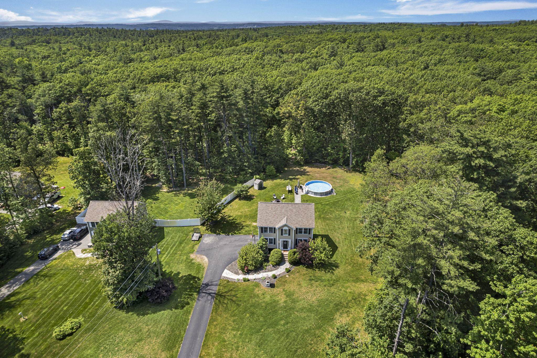 20 Lawrence Road Derry, NH 03038 - Photo 3 of 46