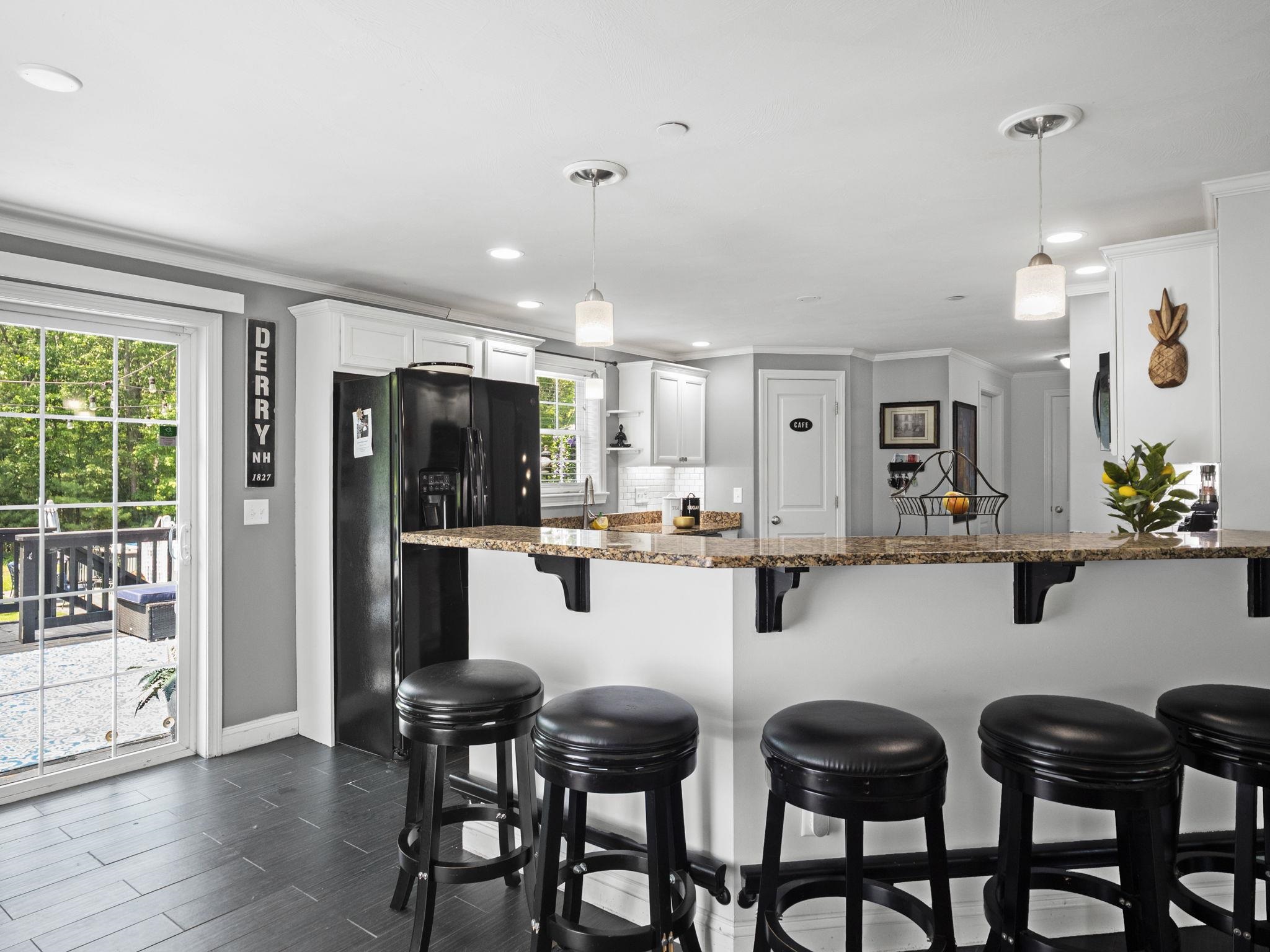 20 Lawrence Road Derry, NH 03038 - Photo 10 of 46