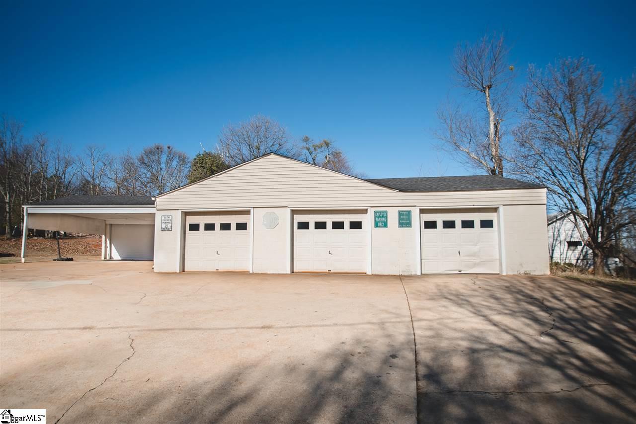 393 Tanyard Road Greenville, SC 29609 - Photo 2 of 35