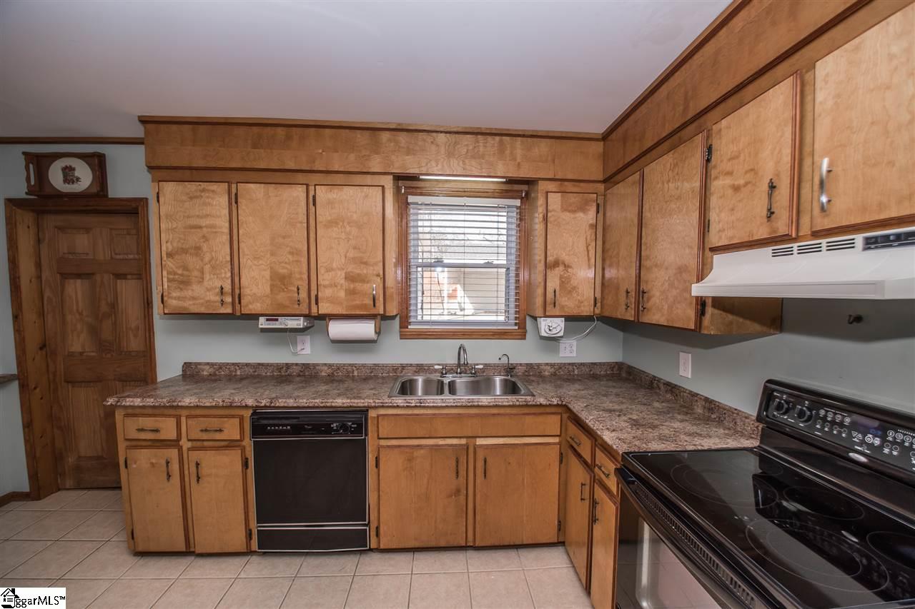 393 Tanyard Road Greenville, SC 29609 - Photo 11 of 35