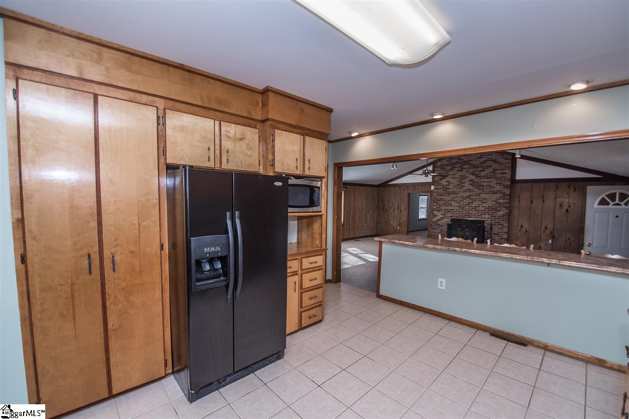 393 Tanyard Road Greenville, SC 29609 - Photo 12 of 35