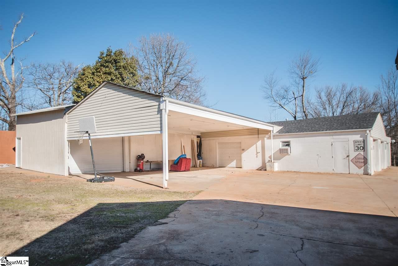 393 Tanyard Road Greenville, SC 29609 - Photo 3 of 35