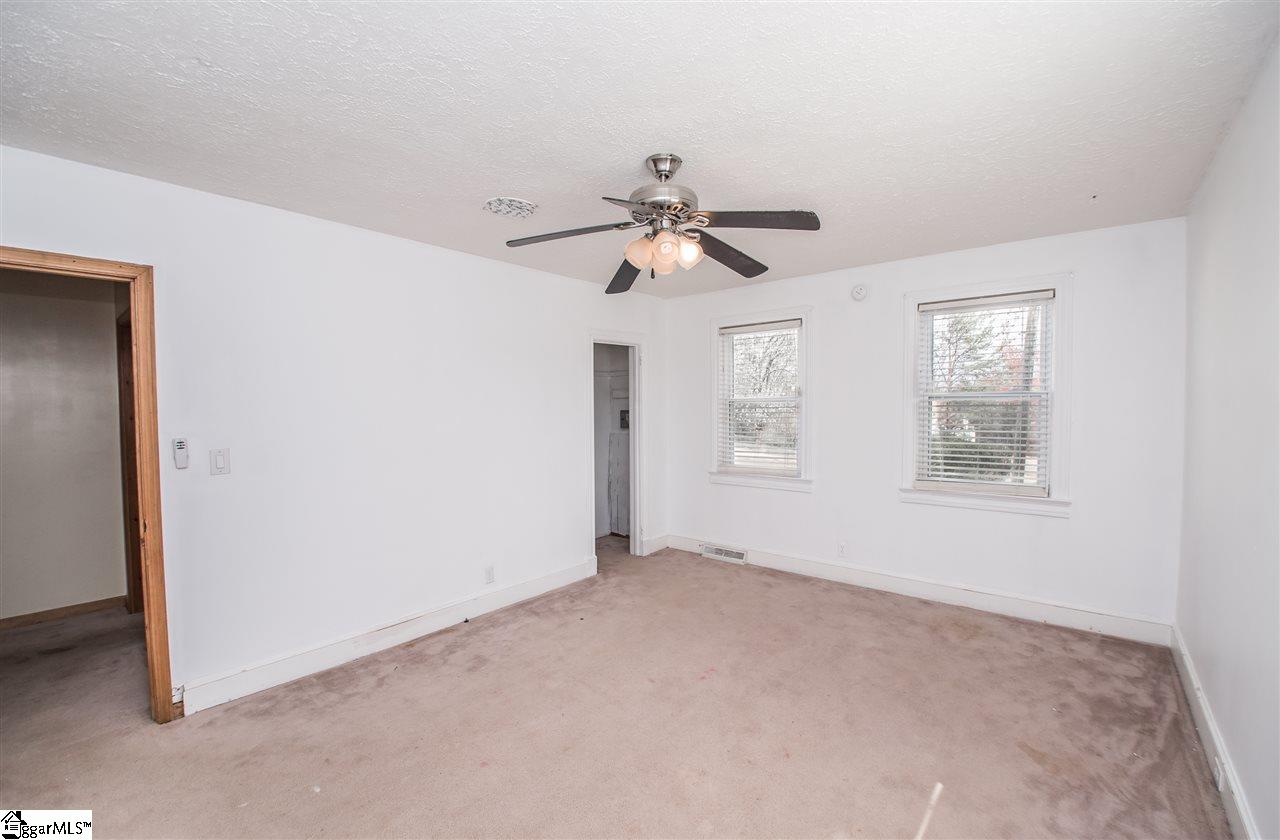 393 Tanyard Road Greenville, SC 29609 - Photo 33 of 35