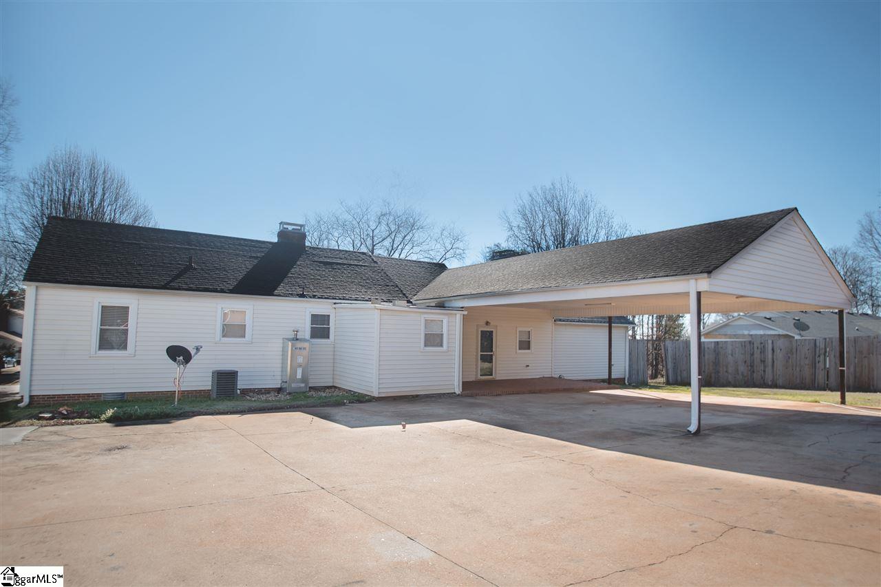 393 Tanyard Road Greenville, SC 29609 - Photo 5 of 35