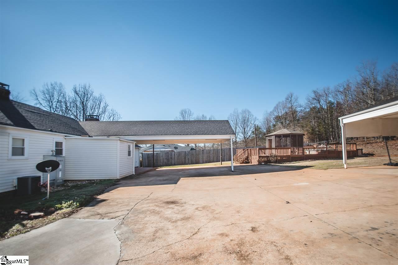 393 Tanyard Road Greenville, SC 29609 - Photo 6 of 35