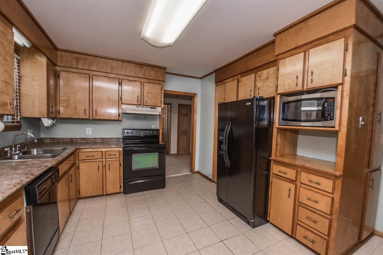 393 Tanyard Road Greenville, SC 29609 - Photo 9 of 35