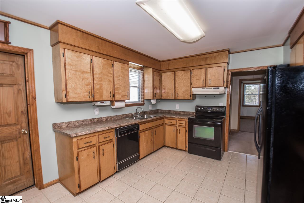 393 Tanyard Road Greenville, SC 29609 - Photo 10 of 35