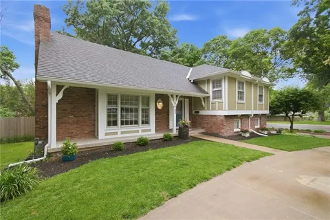 $545,000 | 5443 West 100th Street, Overland Park, KS 66207