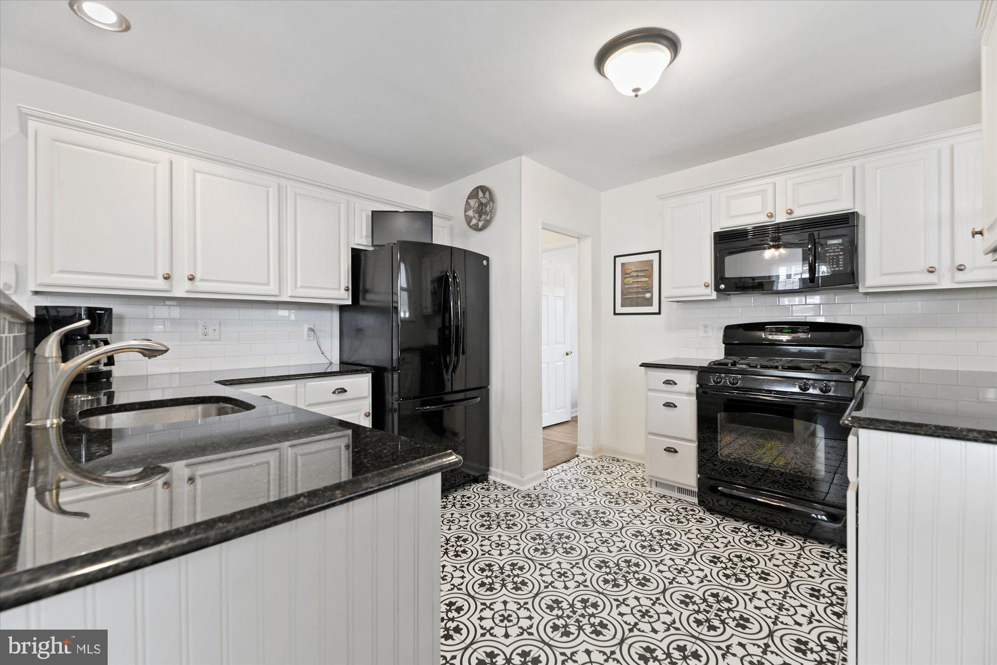 2701 Glendale Road Baltimore, MD 21234 - Photo 14 of 34 A kitchen to inspire your culinary creations!