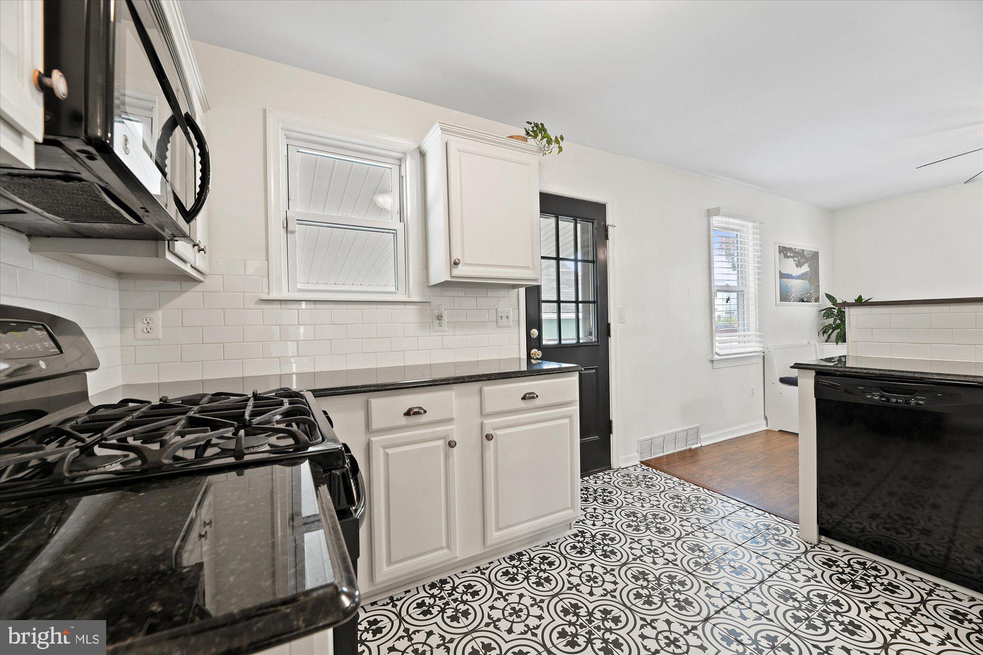 2701 Glendale Road Baltimore, MD 21234 - Photo 15 of 34 Gorgeous granite counters & subway tile backsplash