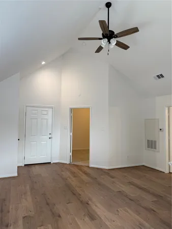 a view of empty room with a ceiling fan