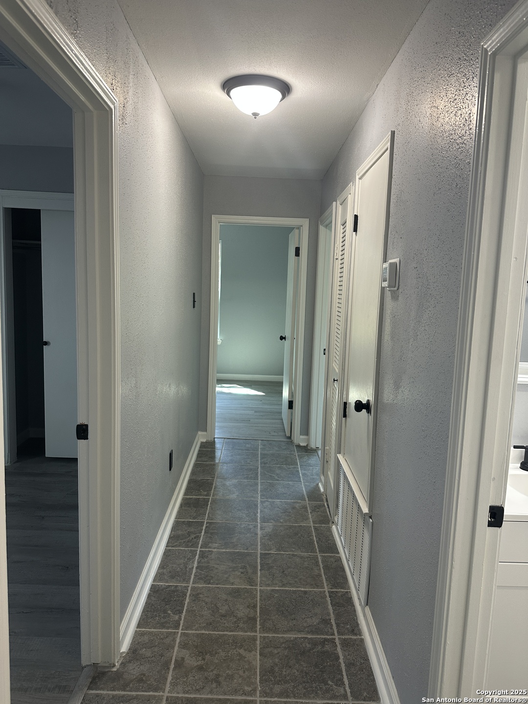 14627 Highland Ridge San Antonio, TX 78233 - Photo 13 of 25 a bathroom with a mirror and a shower