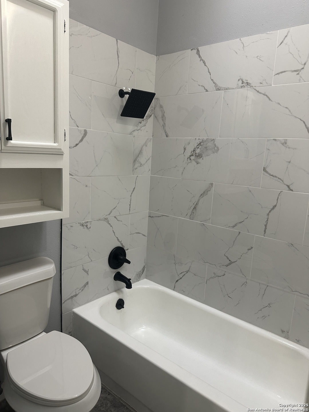 14627 Highland Ridge San Antonio, TX 78233 - Photo 18 of 25 a bathroom with a toilet sink a mirror and shower