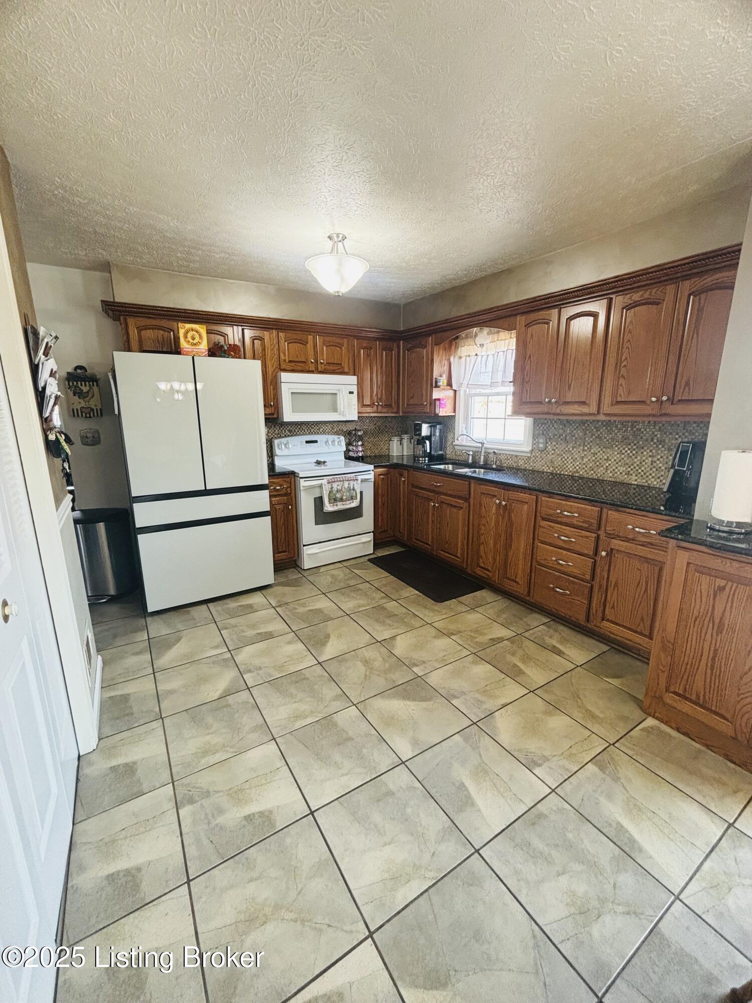 220 River Ridge Drive Shepherdsville, KY 40165 - Photo 14 of 45 IMG_6202