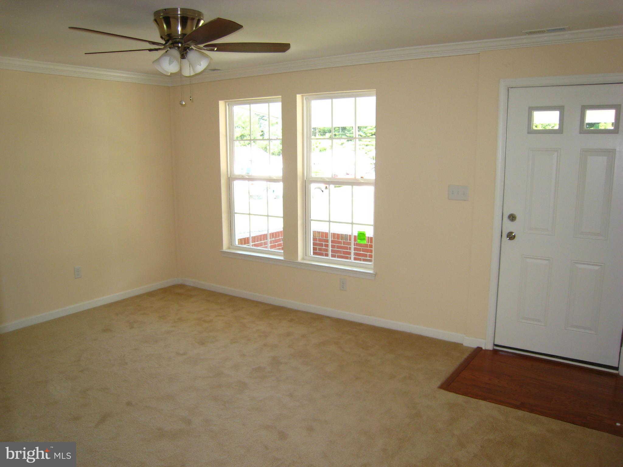 116 Compass Road Baltimore, MD 21220 - Photo 2 of 21 Living Room