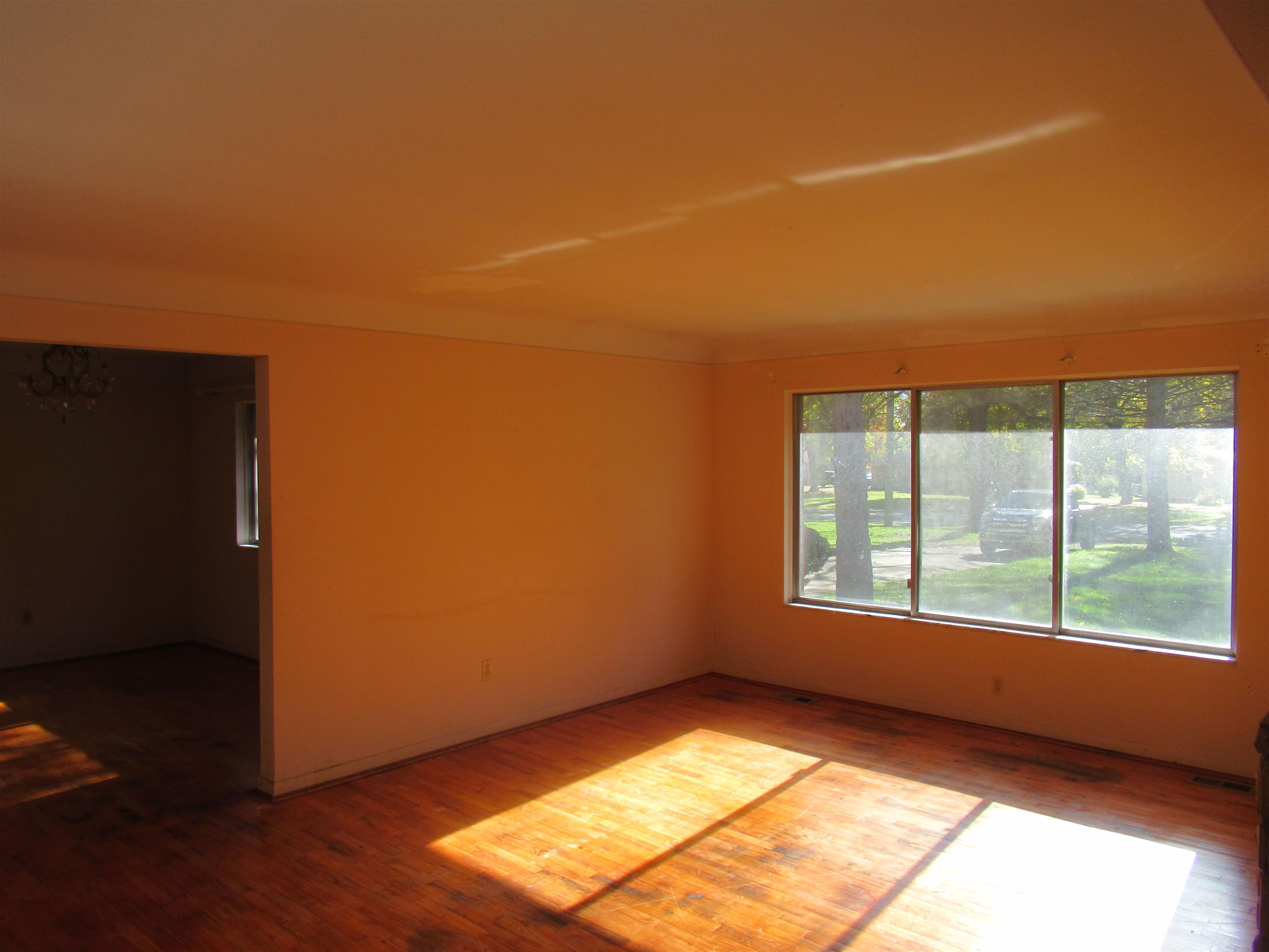 1525 Flushing Road Flushing, MI 48433 - Photo 5 of 39 50125908-4.JPG