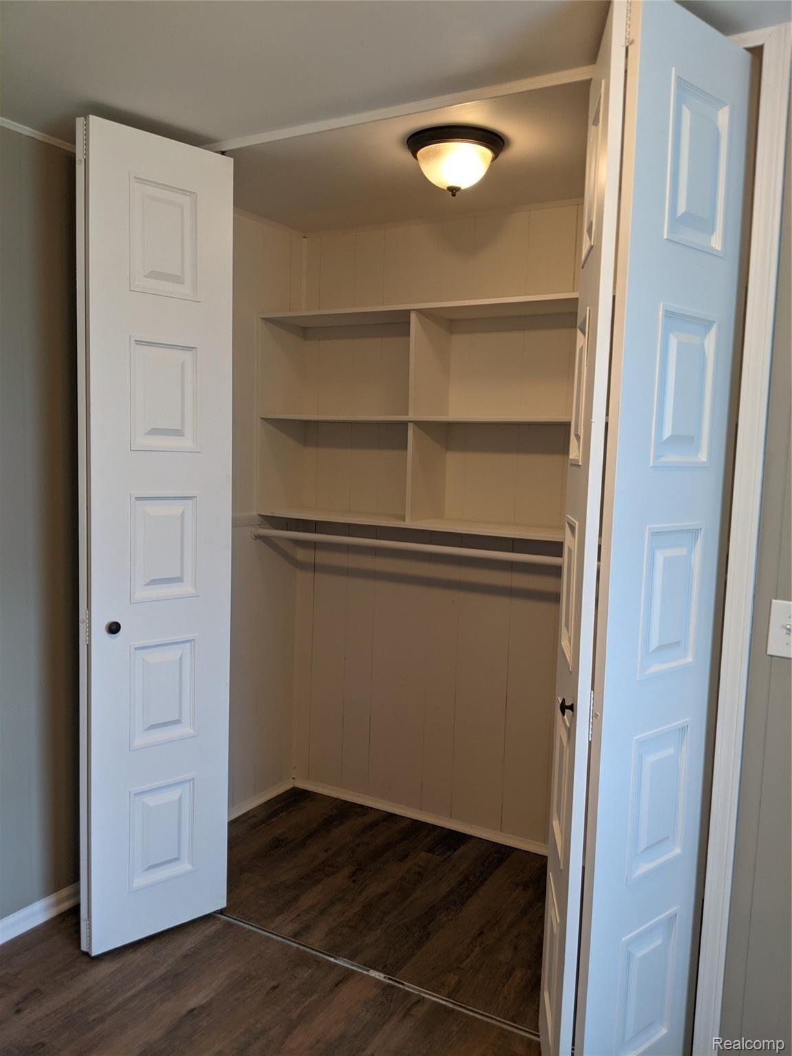 11354 Runyan Lake Road Fenton, MI 48430 - Photo 9 of 23 11354 Runyan Closet.jpg