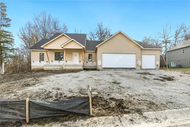 $489,000 | 305 Southeast 17 Street, Oak Grove, MO 64075