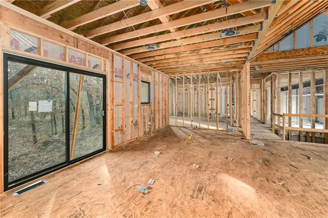 $489,000 | 305 Southeast 17 Street, Oak Grove, MO 64075