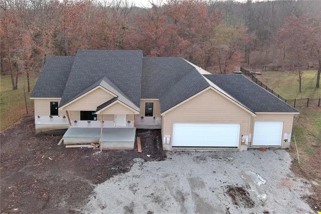 $489,000 | 305 Southeast 17 Street, Oak Grove, MO 64075