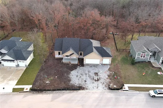 $489,000 | 305 Southeast 17 Street, Oak Grove, MO 64075