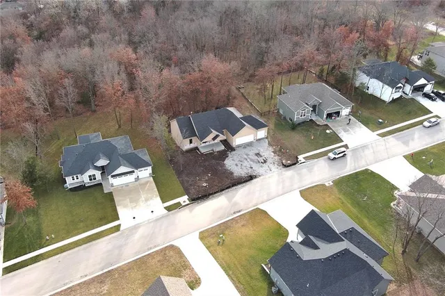 $489,000 | 305 Southeast 17 Street, Oak Grove, MO 64075